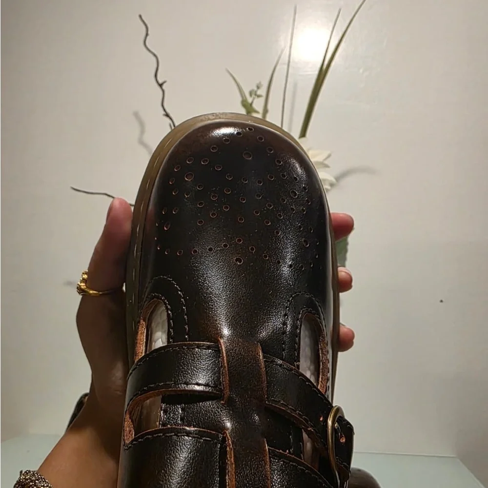 SIZE 8 MARY JANES brown leather with buckle and platform
